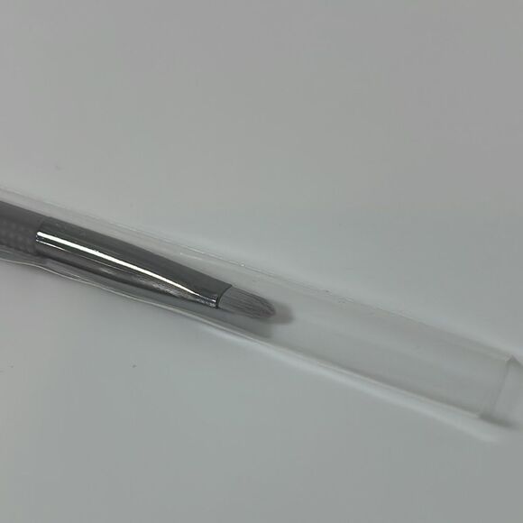 NWT LARUCE Beauty LIP LR165 Makeup Brush - Picture 6 of 6